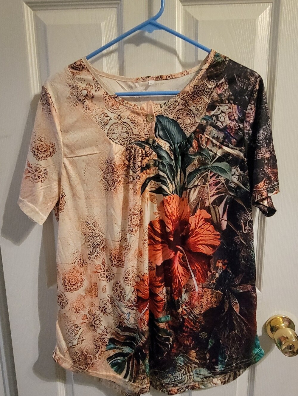 Form Fitting Silky Feel Floral Shirt In XL